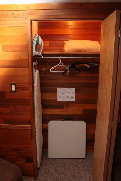 Celtic Haven Hotel Jasper National Park Ruang foto