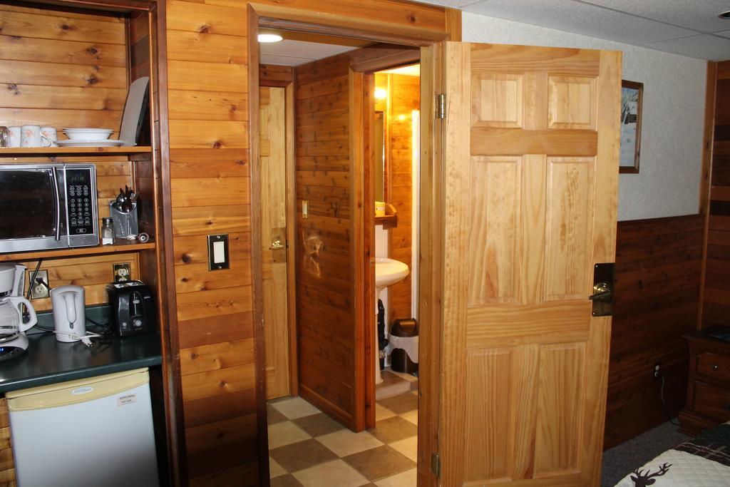 Celtic Haven Hotel Jasper National Park Bagian luar foto