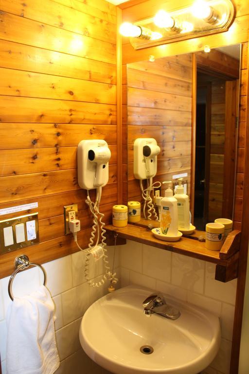 Celtic Haven Hotel Jasper National Park Ruang foto